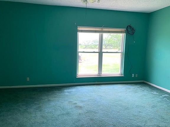 4th image of 1132 Fm 2404