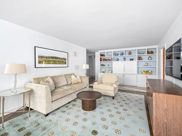 15 West 72nd Street image 1 of 8