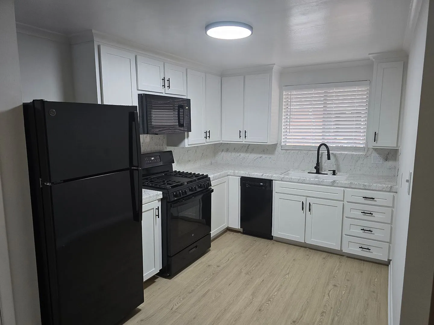 Frisco Apartments — Photo 1