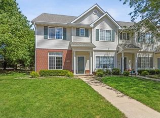 2132 Ridgeview Cir, Clive, IA 50325
