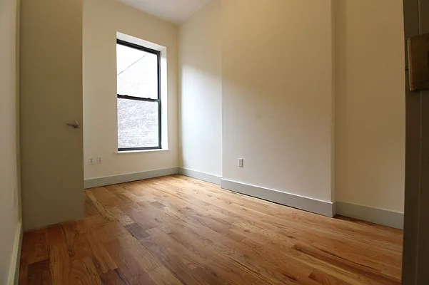 Rented by EXR | media 7
