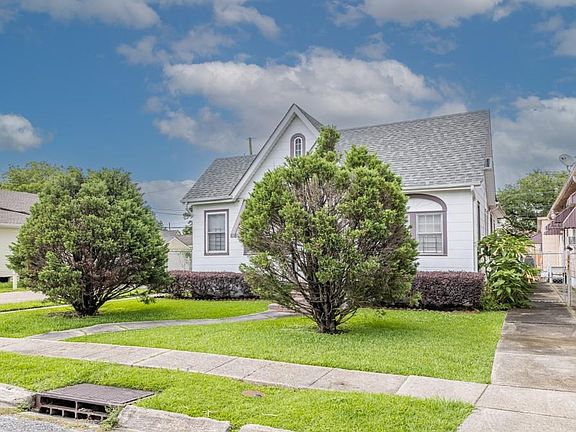 2nd image of 3433 Clermont Dr