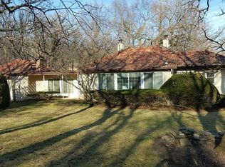 16 River Dr, Cary, IL 60013