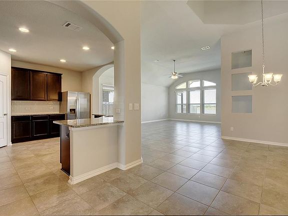 2nd image of 627 Vista Gardens Dr