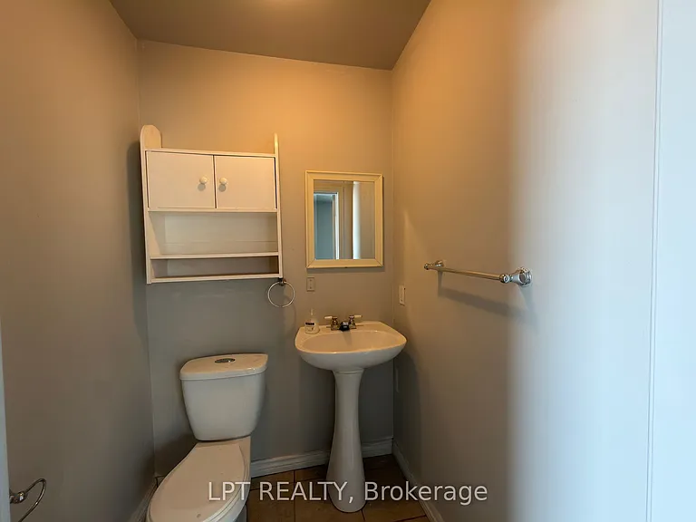 37 Elizabeth St N — Photo 7