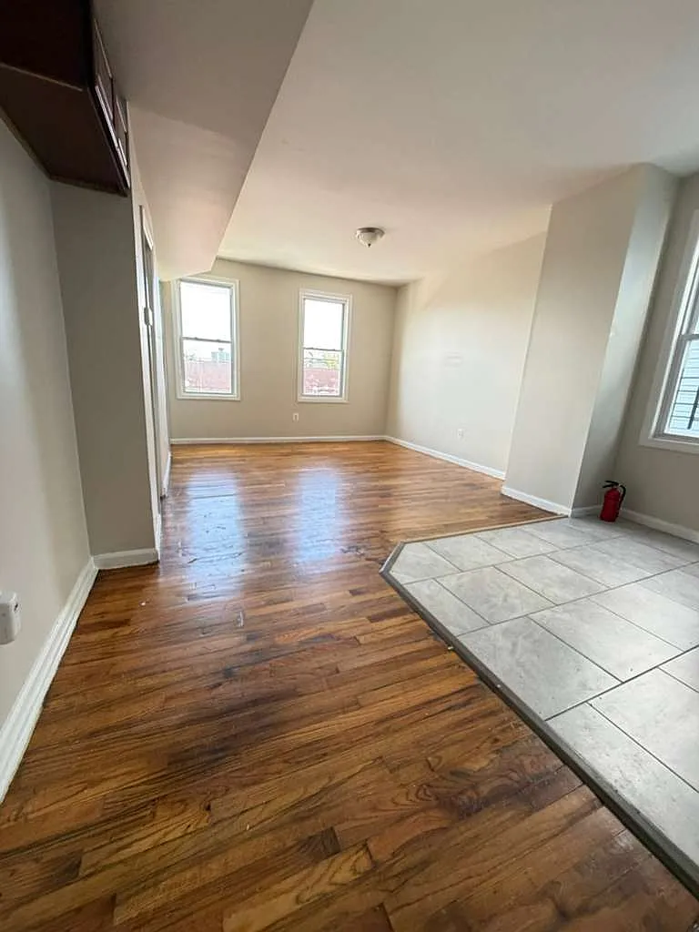 3 bed, $2,200 — Photo 3