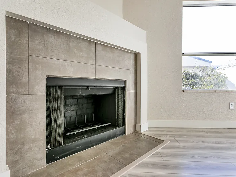 # Guardian Realty 6250 W Flamingo Rd Apt 55 Las Vegas Condo Rental fireplace_02062020
