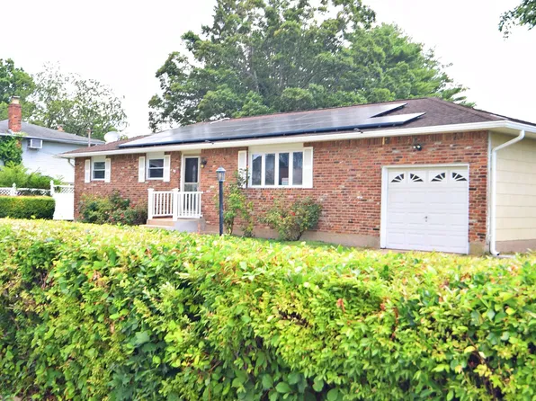 147 Maida Ave, Deer Park, NY 11729