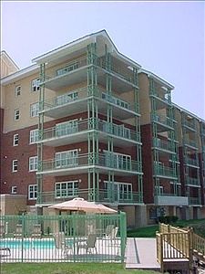 5th image of 815 Wells St Unit 203