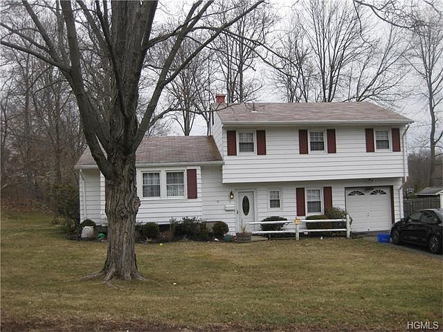 1st image of 7 Nancy Dr