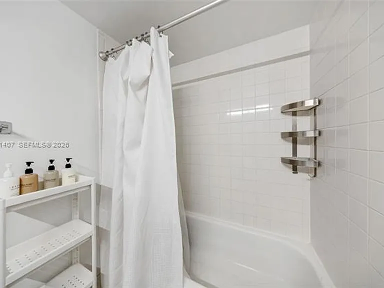 5880 Collins Ave #1007 — Photo 23