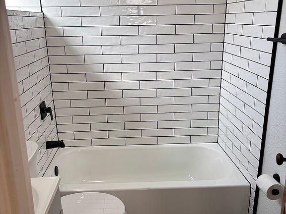4th image of 1369 N Columbine St #7