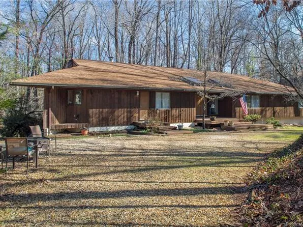 826 Stratfordshire Dr, Matthews, NC 28105
