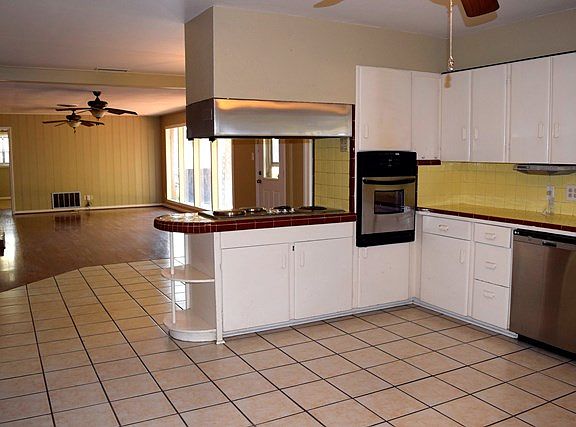 5th image of 2205 Bedford Dr