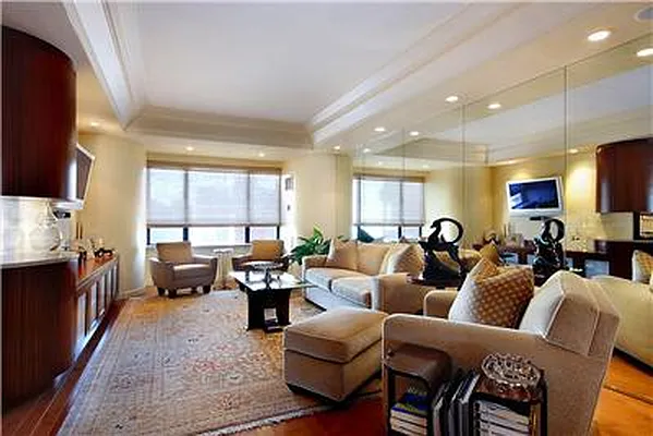 Sold by Warburg | media 6