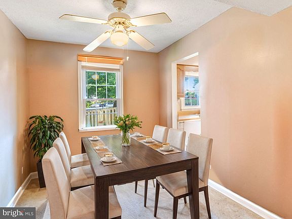 3rd image of 18 Evergreen Ln