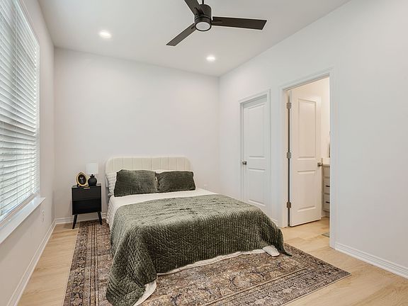 5th image of 258 Richards St #B