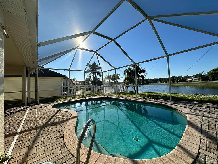 565 Limerick Dr — Photo 1
