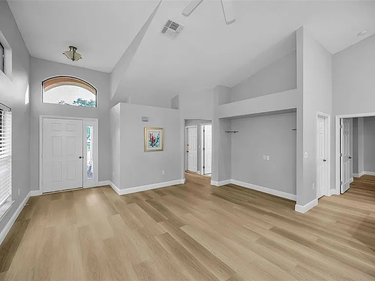 6240 Fairskies Dr — Photo 3