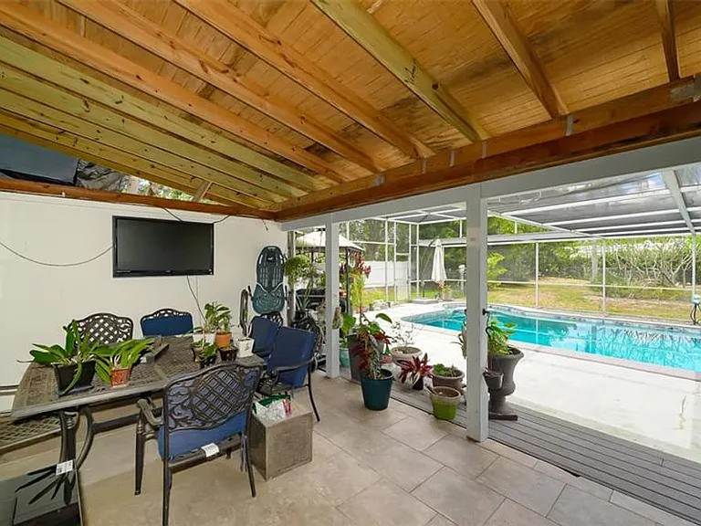 N Lake Dr — Photo 16