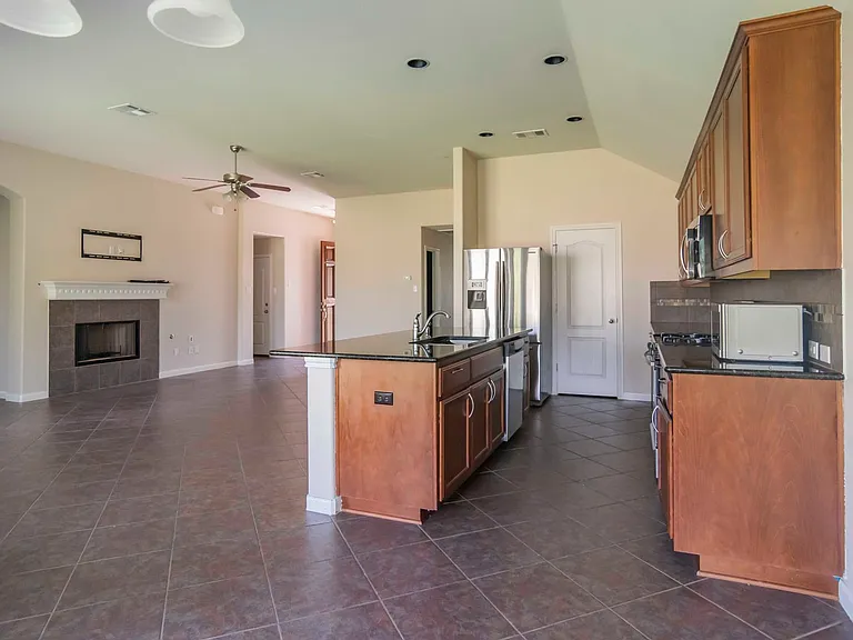 2542 Ravenwood Dr — Photo 5
