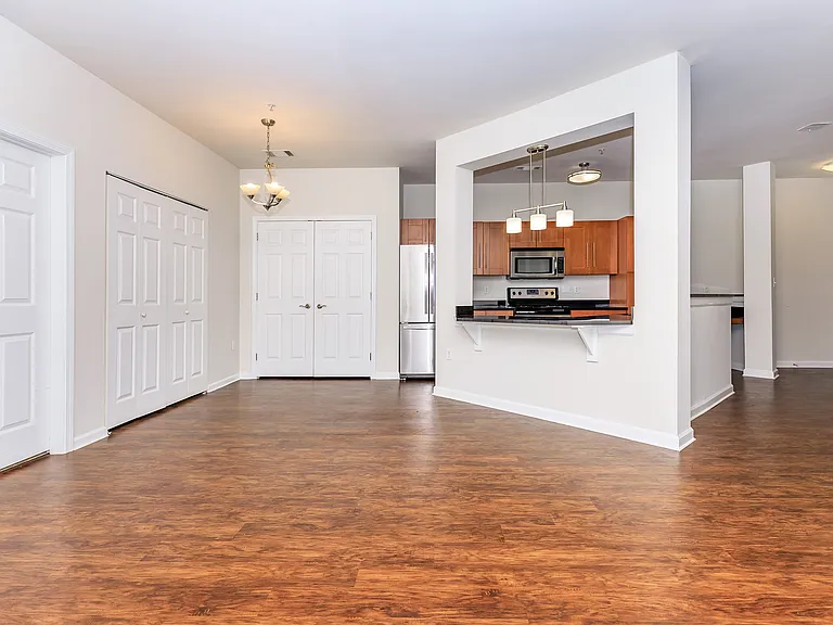 Knoll Crest Apartments — Photo 7