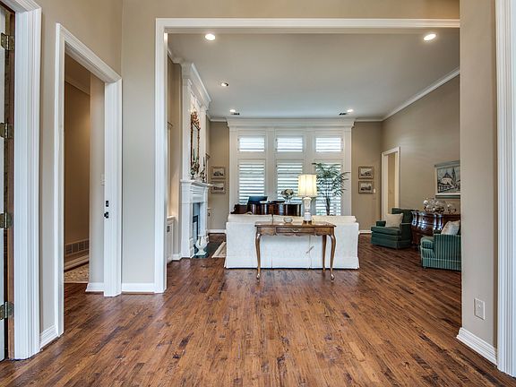 5th image of 1716 Dowling Dr