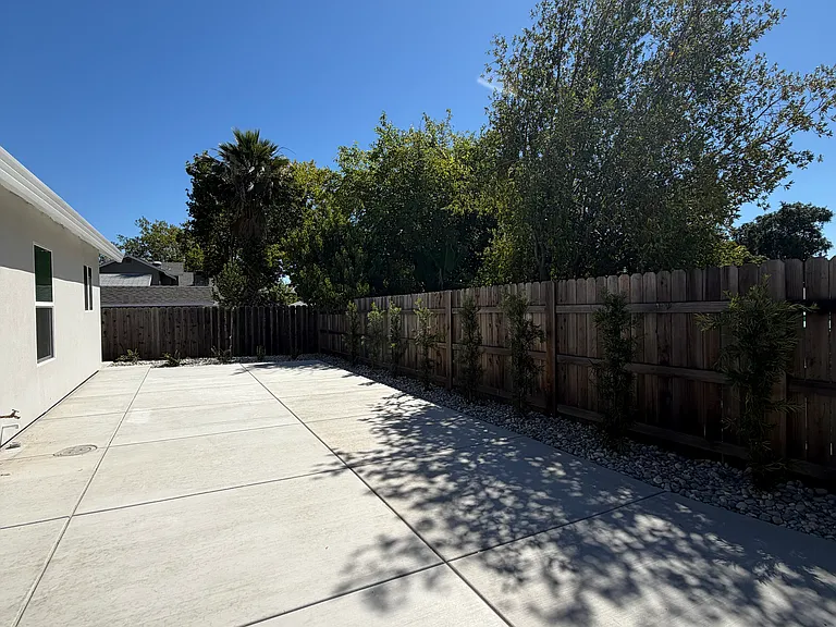 124 Cedar St #A — Photo 9