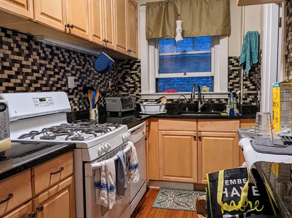 174 Winthrop Rd APT 2, Brookline, MA 02445