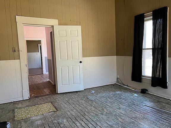 5th image of 501 W Main St