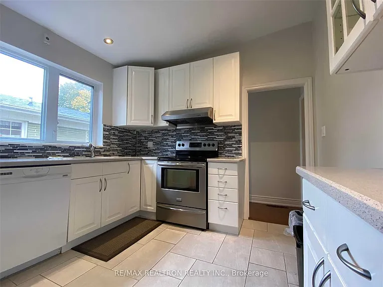 38 Bayberry Cres — Photo 9