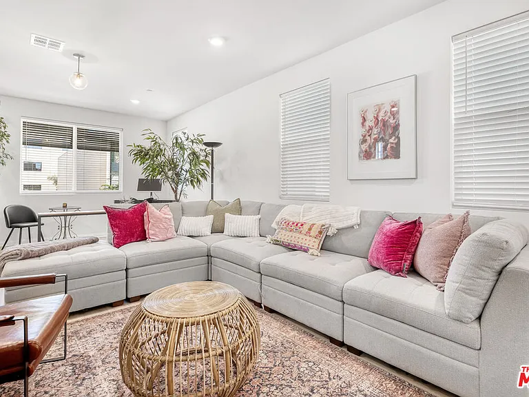 768 Daniel Freeman Cir — Photo 21