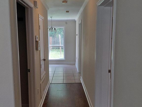 5th image of 1900 Twin Pine Dr