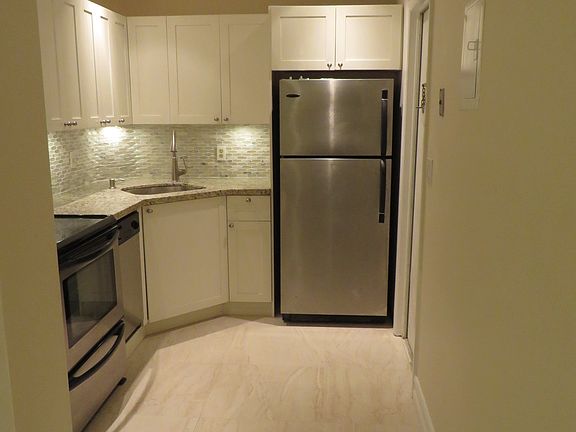 5th image of 669 W Oakland Park Blvd APT 202B