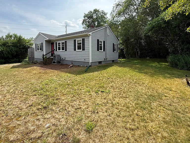 21 Bradford Ave — Photo 4