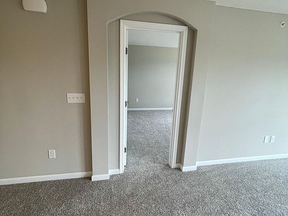 4th image of 5243 Hazeltine Ln
