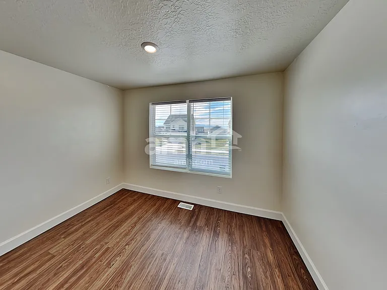 2054 E Silverado Ln — Photo 12