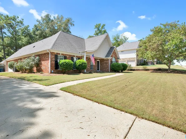 155 Chinaberry Ln, Maylene, AL 35114