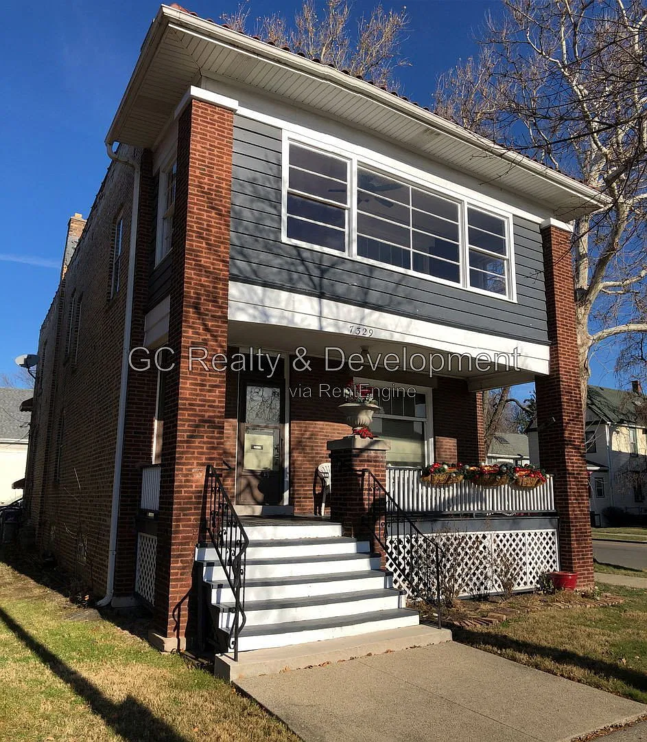3 bed, 1.0 bath, 1400 sqft, $1,950 — Photo 1