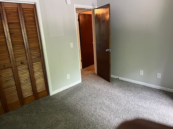 3rd image of 1192 Village Creek Ln APT 4