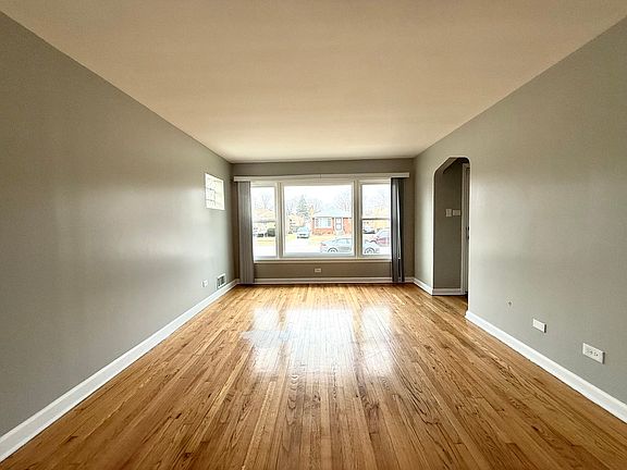 3rd image of 15543 Maryland Ave