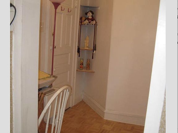 4th image of 421 W Belden Ave #4