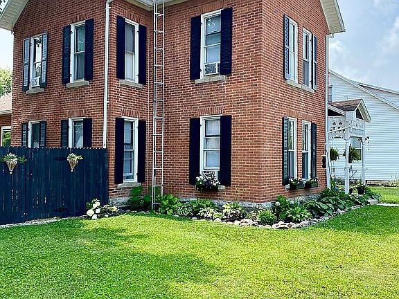 2nd image of 402 W South St