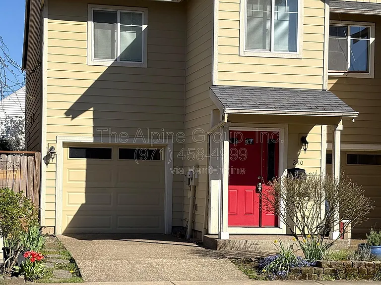 210 NW Connell Ave — Photo 1