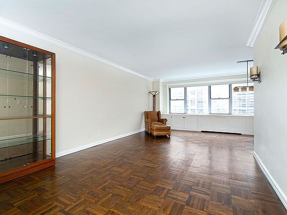 2nd image of 360 E 72nd St APT B501