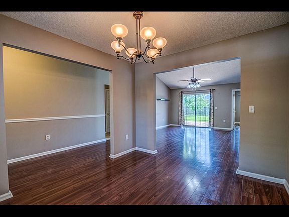 4th image of 5063 Thorton Dr