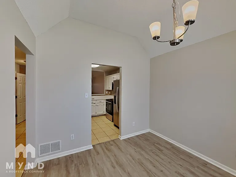 8313 Regal Bend Dr — Photo 12