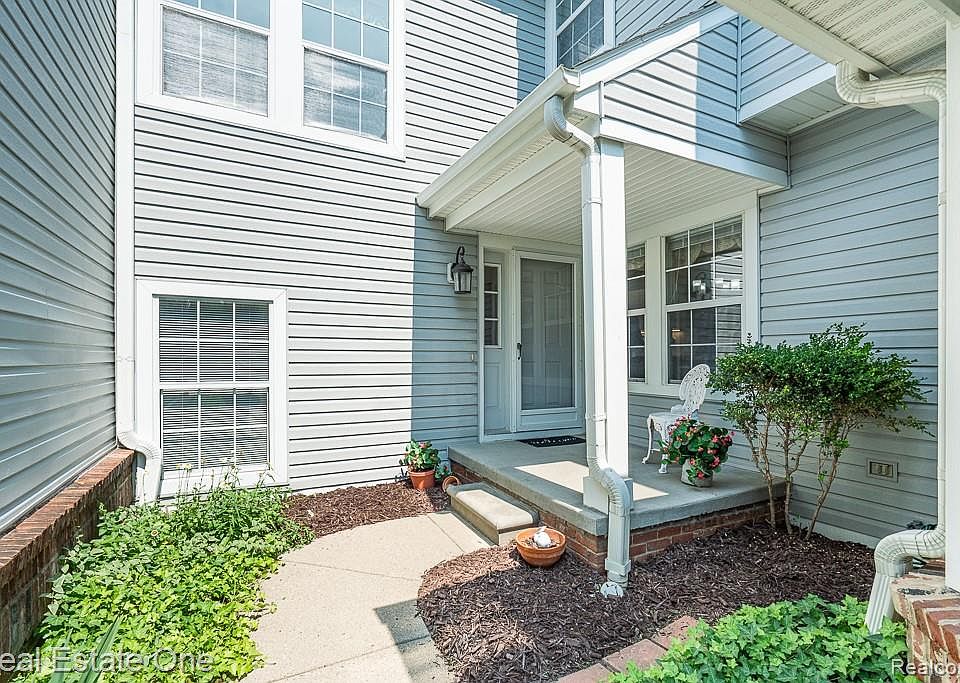 1st image of 5936 Creekside Dr #87
