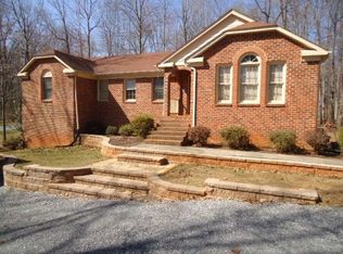 200 Peters Dr, Forest, VA 24551