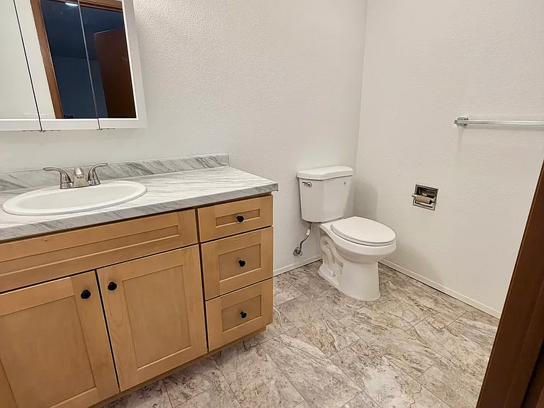 Maple Leaf Apartments — Photo 3